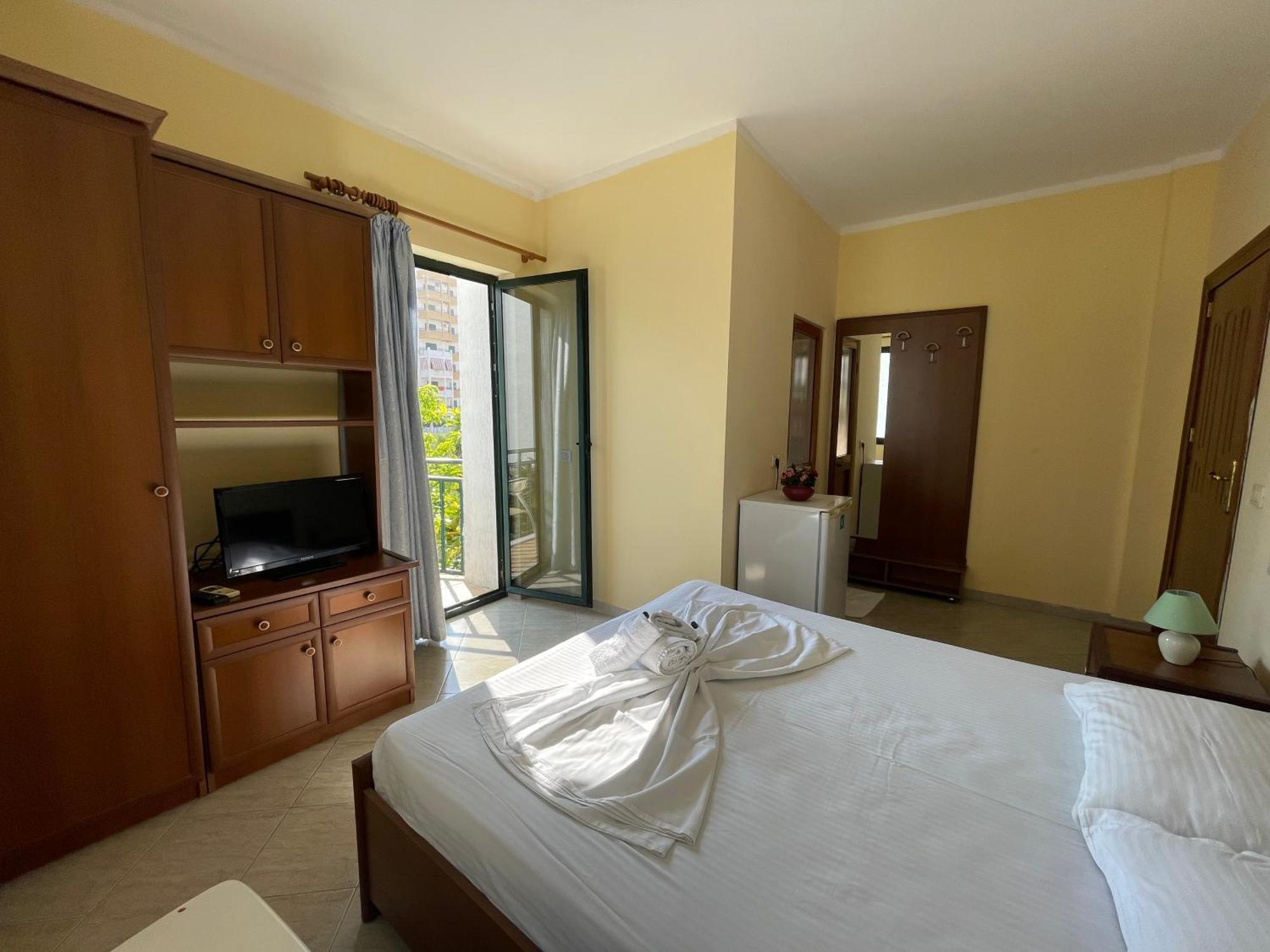 Sanremo Hotel Restorant Shkallnur ภายนอก รูปภาพ